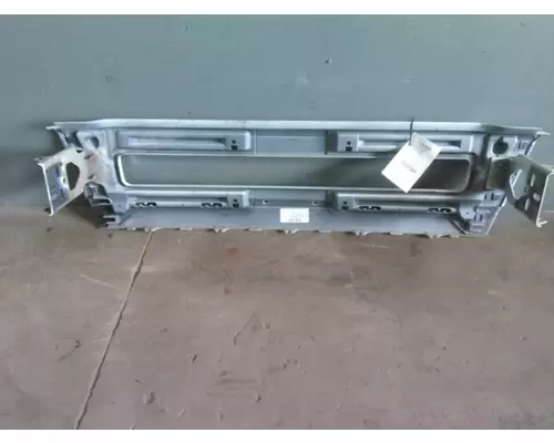 VOLVO VNL BUMPER CENTER