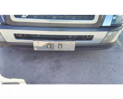 VOLVO VNL BUMPER CENTER