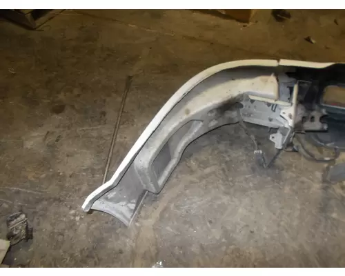 VOLVO VNL BUMPER COMPONENT