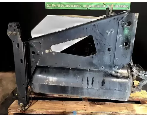 VOLVO VNL Battery BoxTray