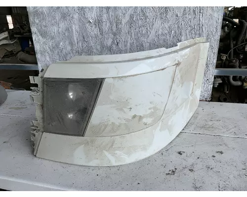 VOLVO VNL Bumper Assembly, Front