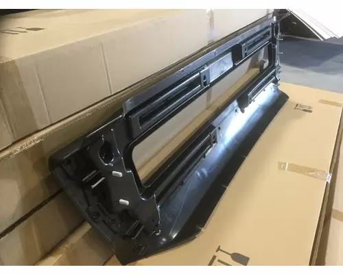 VOLVO VNL Bumper Assembly, Front