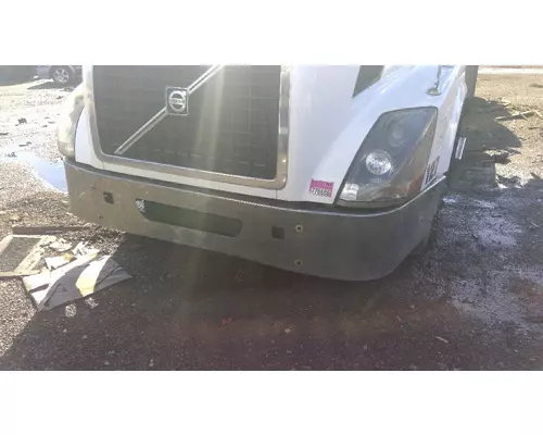 VOLVO VNL Bumper Assembly, Front