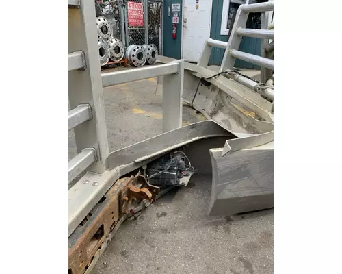 VOLVO VNL Bumper Assembly, Front