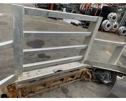 VOLVO VNL Bumper Assembly, Front