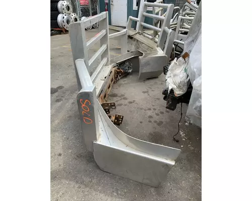 VOLVO VNL Bumper Assembly, Front