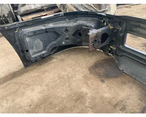 VOLVO VNL Bumper Assembly, Front