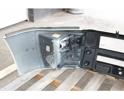 VOLVO VNL Bumper Assembly, Front