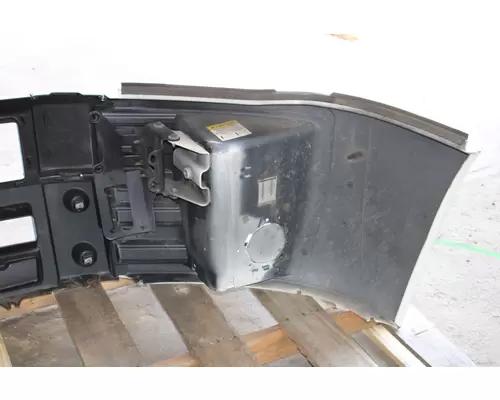 VOLVO VNL Bumper Assembly, Front