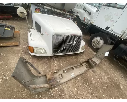 VOLVO VNL Bumper Assembly, Front