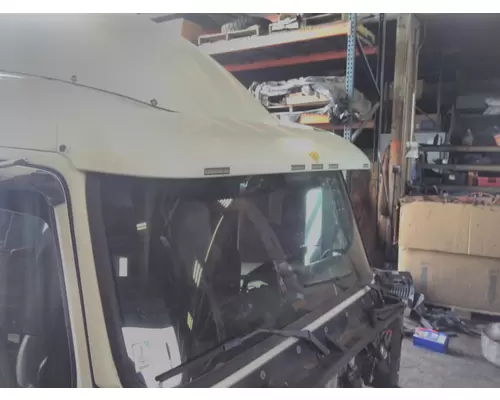 VOLVO VNL CAB CLIP