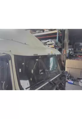 VOLVO VNL CAB CLIP