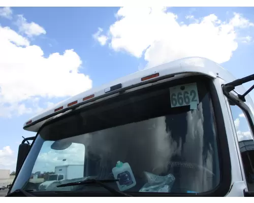 VOLVO VNL CAB CLIP