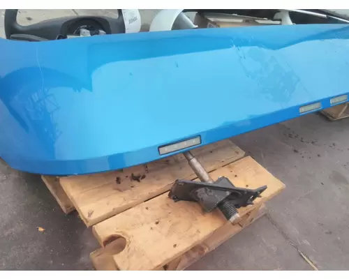 VOLVO VNL CAB CLIP