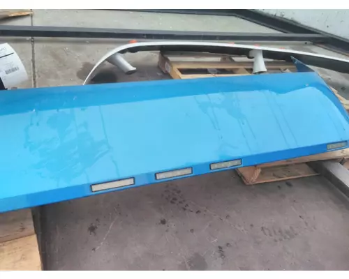 VOLVO VNL CAB CLIP
