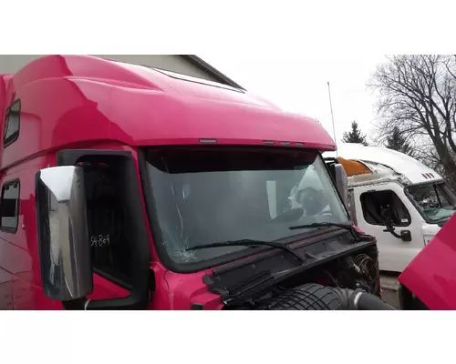 VOLVO VNL CAB CLIP