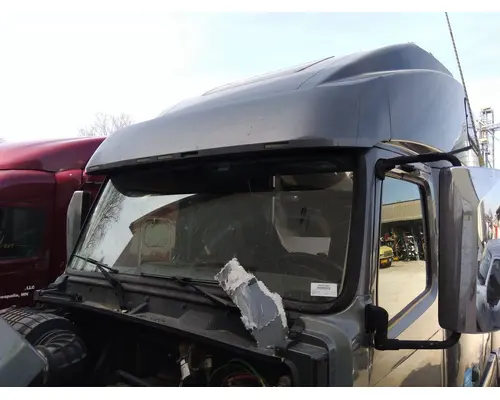 VOLVO VNL CAB CLIP