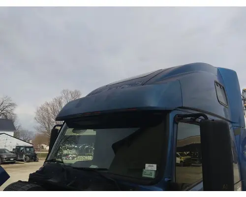 VOLVO VNL CAB CLIP