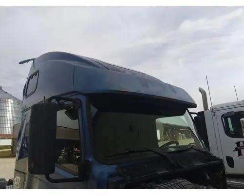 VOLVO VNL CAB CLIP