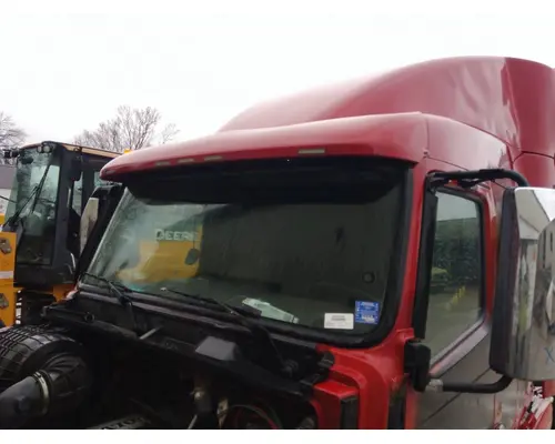VOLVO VNL CAB CLIP
