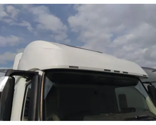 VOLVO VNL CAB CLIP