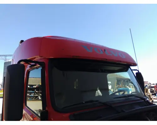 VOLVO VNL CAB CLIP