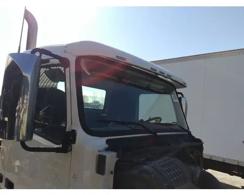 VOLVO VNL CAB CLIP