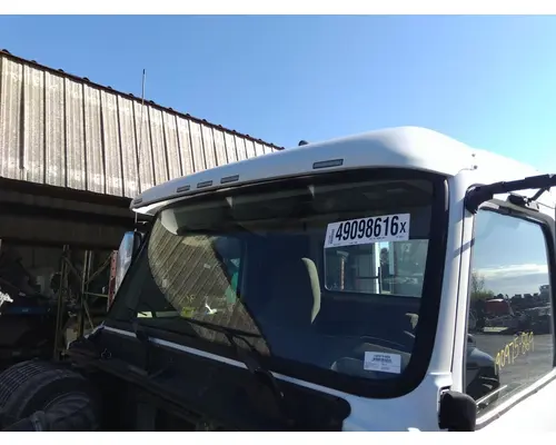 VOLVO VNL CAB CLIP