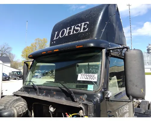 VOLVO VNL CAB CLIP