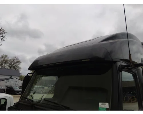 VOLVO VNL CAB CLIP
