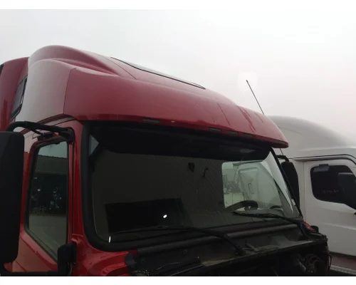 VOLVO VNL CAB CLIP