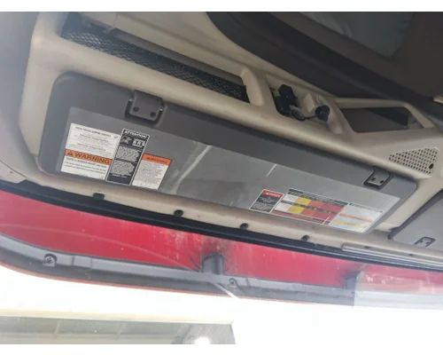 VOLVO VNL CAB CLIP