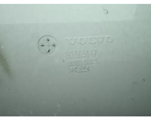 VOLVO VNL CAB CLIP