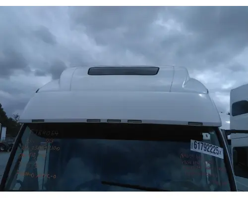 VOLVO VNL CAB CLIP