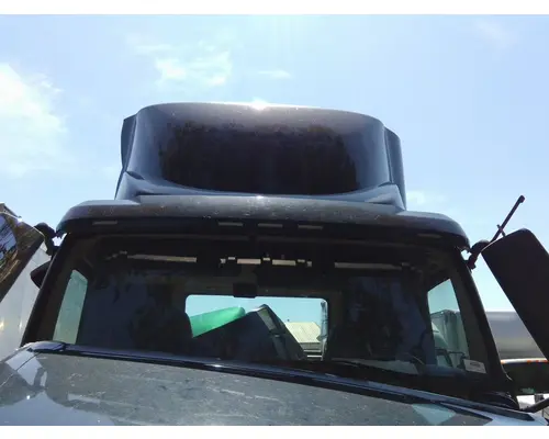 VOLVO VNL CAB CLIP