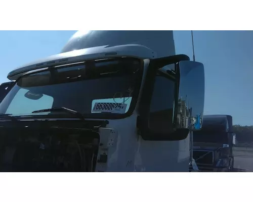 VOLVO VNL CAB CLIP