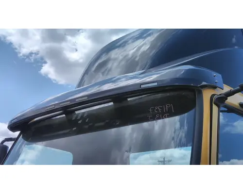 VOLVO VNL CAB CLIP