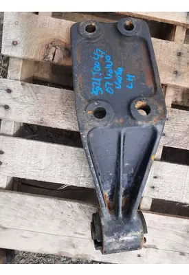 VOLVO VNL CAB MOUNT,BRACKET