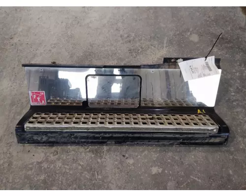 VOLVO VNL CAB SKIRT FILLER PANEL