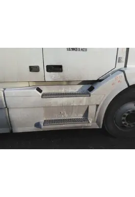 VOLVO VNL CAB SKIRT/SIDE FAIRING