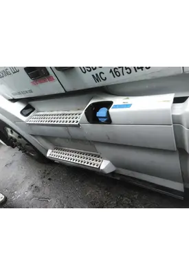 VOLVO VNL CAB SKIRT/SIDE FAIRING