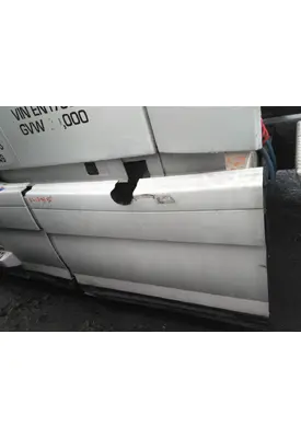 VOLVO VNL CAB SKIRT/SIDE FAIRING