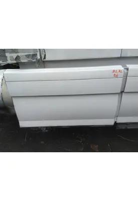 VOLVO VNL CAB SKIRT/SIDE FAIRING