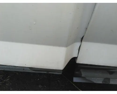 VOLVO VNL CAB SKIRTSIDE FAIRING