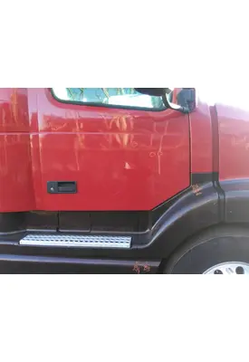 VOLVO VNL CAB SKIRT/SIDE FAIRING