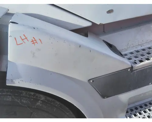 VOLVO VNL CAB SKIRTSIDE FAIRING