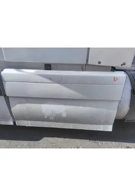 VOLVO VNL CAB SKIRT/SIDE FAIRING