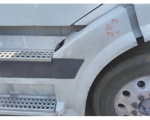VOLVO VNL CAB SKIRTSIDE FAIRING