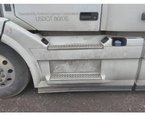 VOLVO VNL CAB SKIRTSIDE FAIRING