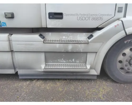 VOLVO VNL CAB SKIRTSIDE FAIRING